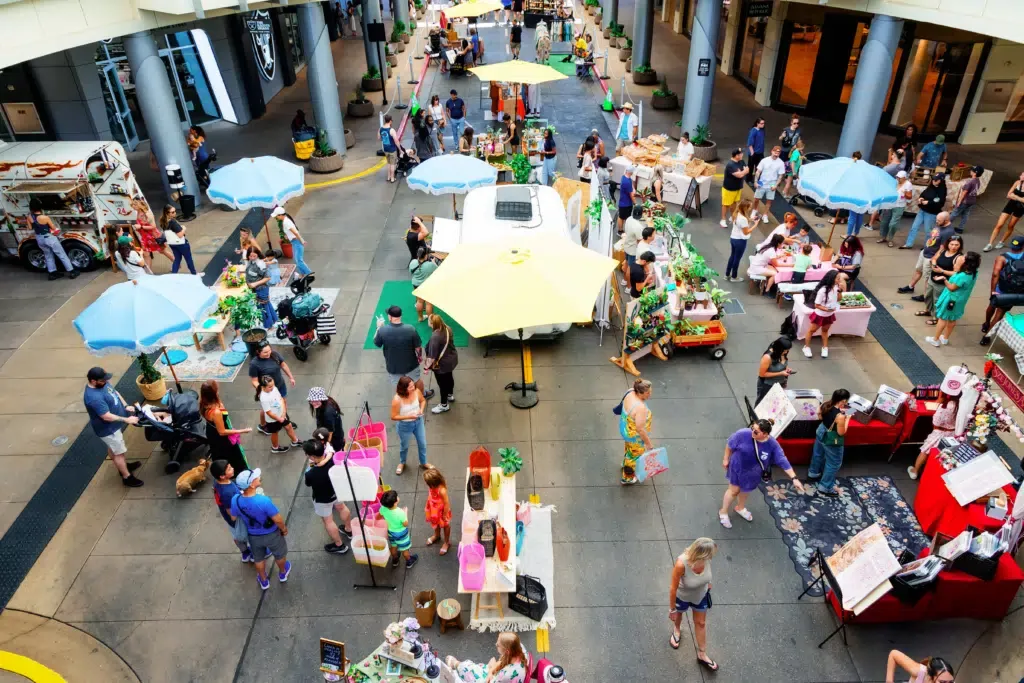 🥃 Magic cocktails | Sunday shopfest | Punkageddon | Tipsy opera | Cringe emo flick | Freebies! | Dog yoga